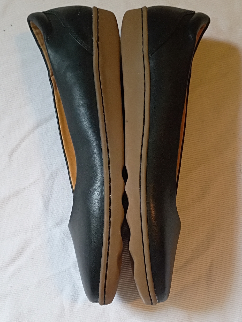 New Earth Landen Black Leather Women's Slip-On Flats - Picture 3 of 7